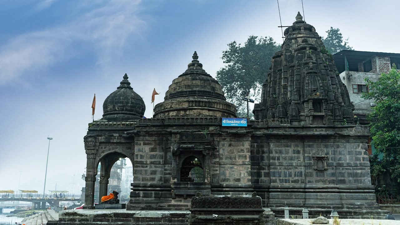 Urbania On Rent From Pune To Nashik